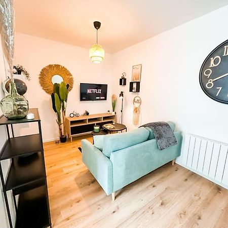 Nouveau ** Le Raffine Au Coeur De Guingamp ** Parking 외부 사진