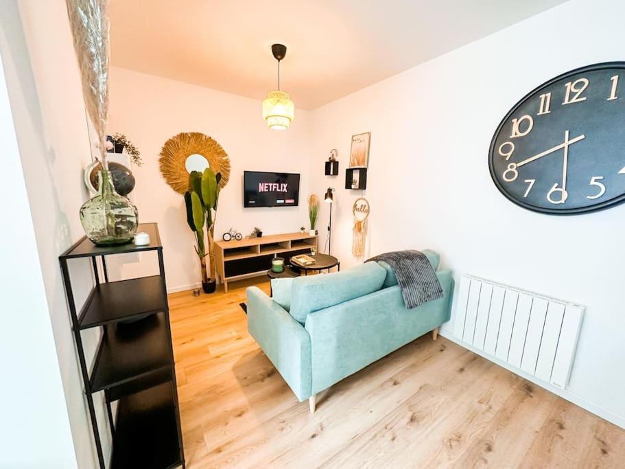 Nouveau ** Le Raffine Au Coeur De Guingamp ** Parking 외부 사진