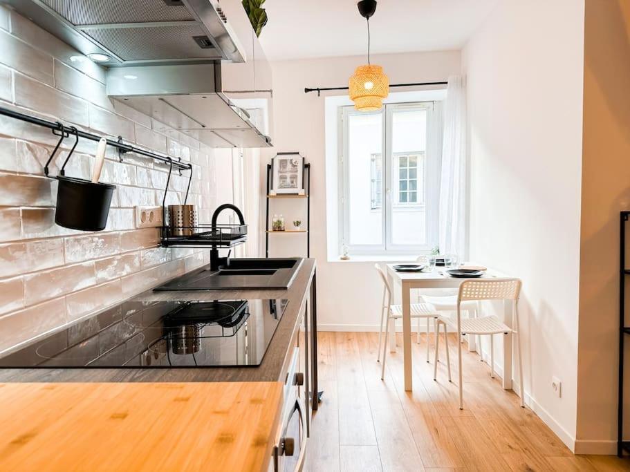 Nouveau ** Le Raffine Au Coeur De Guingamp ** Parking 외부 사진