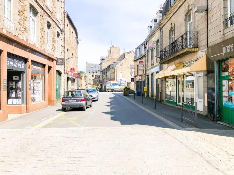Nouveau ** Le Raffine Au Coeur De Guingamp ** Parking 외부 사진