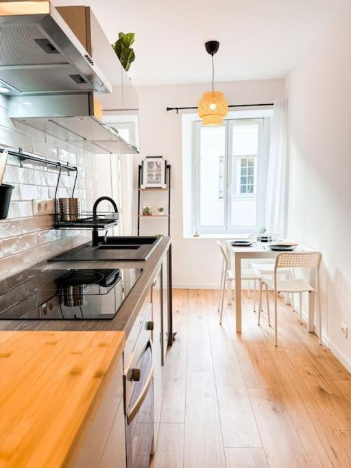 Nouveau ** Le Raffine Au Coeur De Guingamp ** Parking 외부 사진