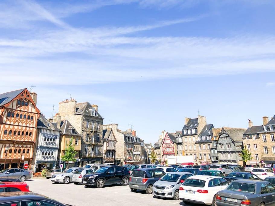 Nouveau ** Le Raffine Au Coeur De Guingamp ** Parking 외부 사진