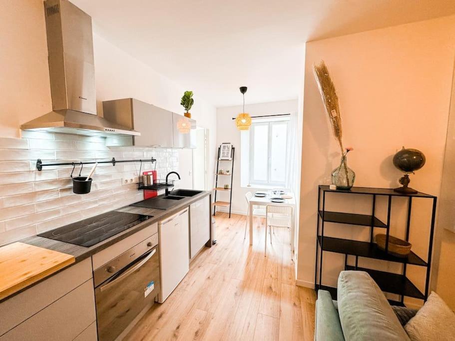 Nouveau ** Le Raffine Au Coeur De Guingamp ** Parking 외부 사진