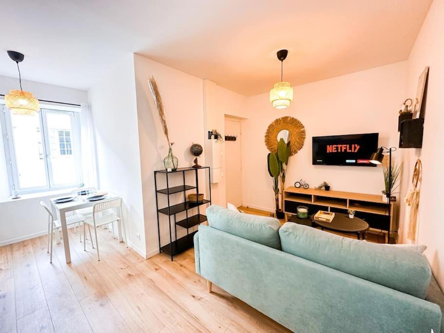Nouveau ** Le Raffine Au Coeur De Guingamp ** Parking 외부 사진
