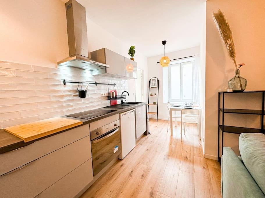 Nouveau ** Le Raffine Au Coeur De Guingamp ** Parking 외부 사진